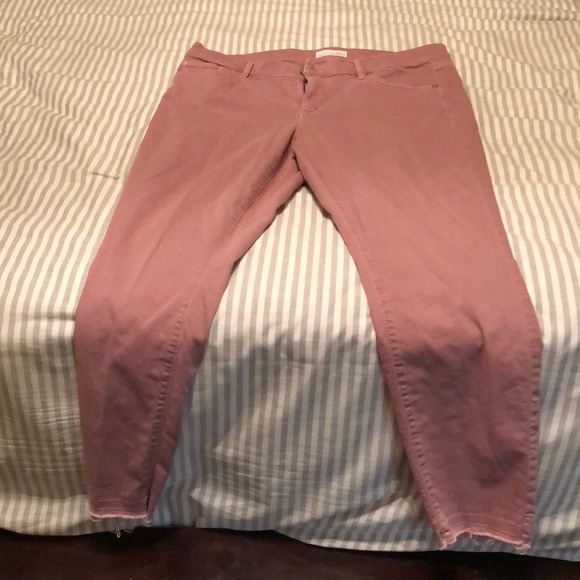 LOFT Pants - Loft Pink Crop pants
